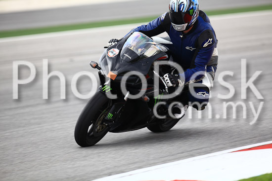 01_101030_00735_RevClub