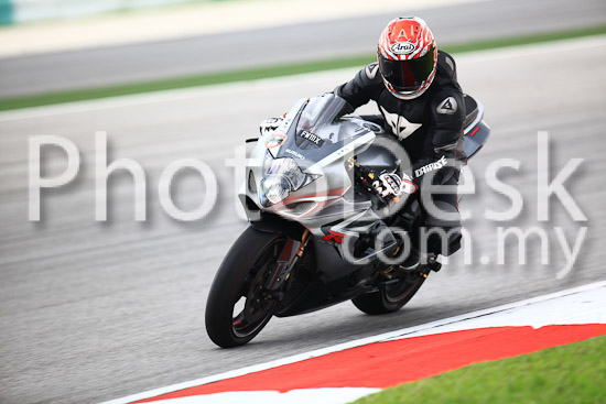 01_101030_00737_RevClub