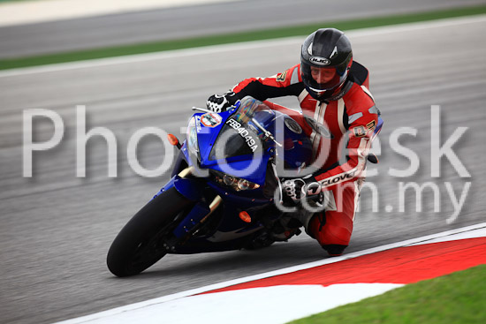 01_101030_00738_RevClub