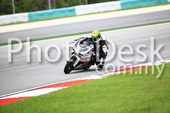 01_101030_00739_RevClub