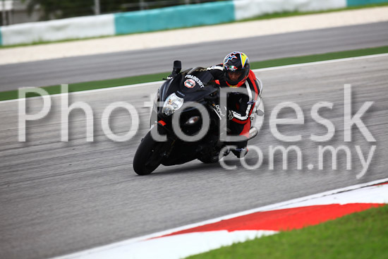 01_101030_00744_RevClub