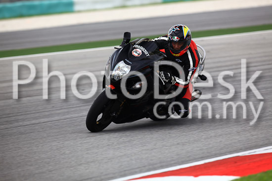 01_101030_00745_RevClub