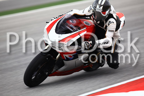 01_101030_00756_RevClub