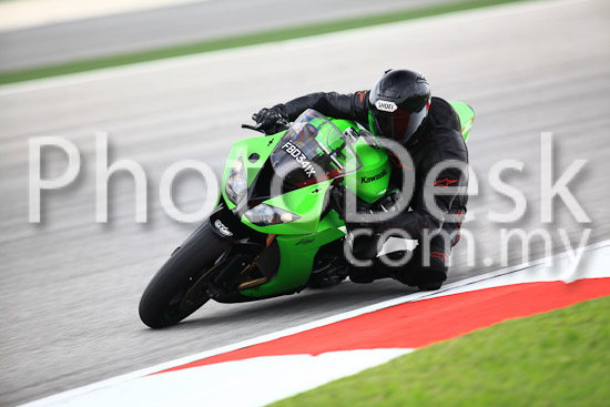 01_101030_00761_RevClub