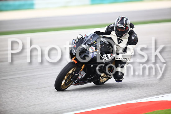 01_101030_00767_RevClub