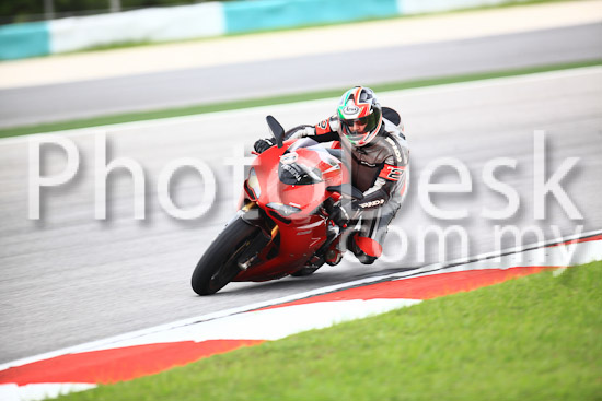 01_101030_00773_RevClub