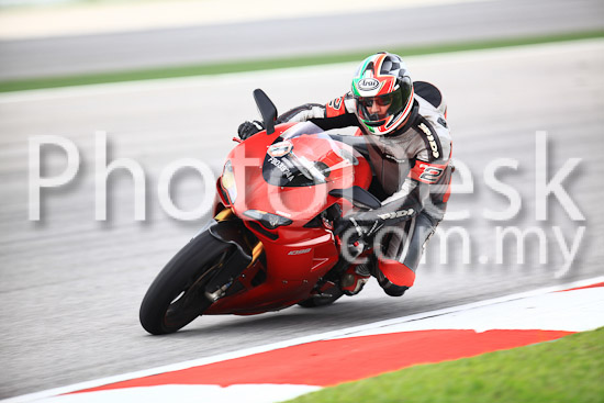 01_101030_00774_RevClub