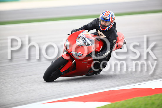 01_101030_00779_RevClub