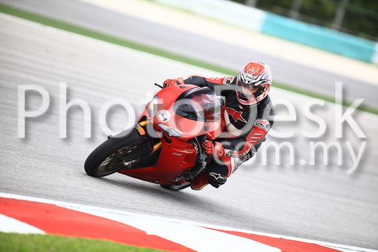 01_101030_00788_RevClub