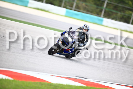 01_101030_00791_RevClub