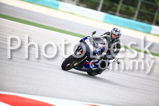 01_101030_00792_RevClub