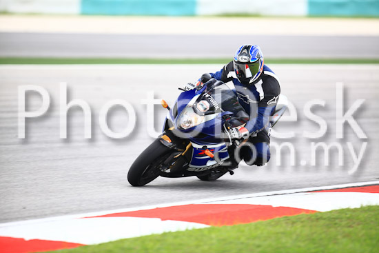 01_101030_00807_RevClub