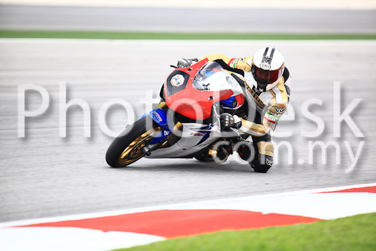 01_101030_00811_RevClub