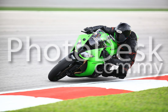 01_101030_00813_RevClub