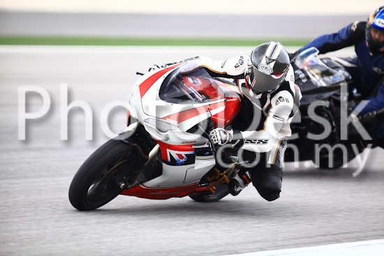 01_101030_00819_RevClub