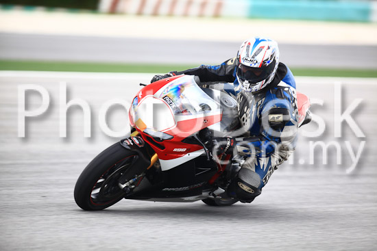 01_101030_00828_RevClub