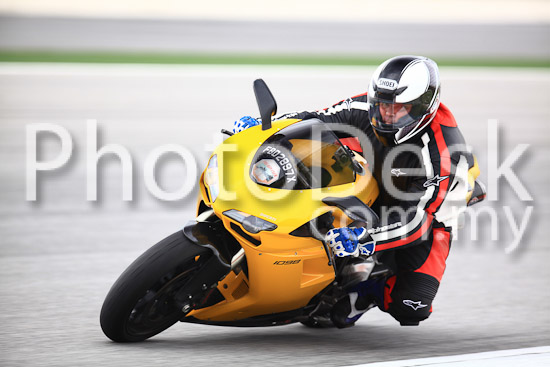 01_101030_00833_RevClub