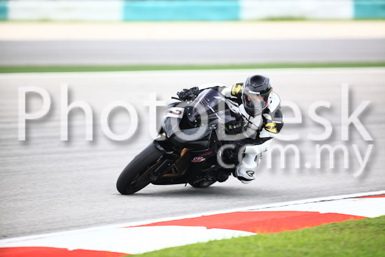 01_101030_00836_RevClub