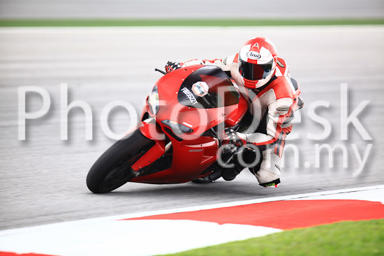 01_101030_00841_RevClub