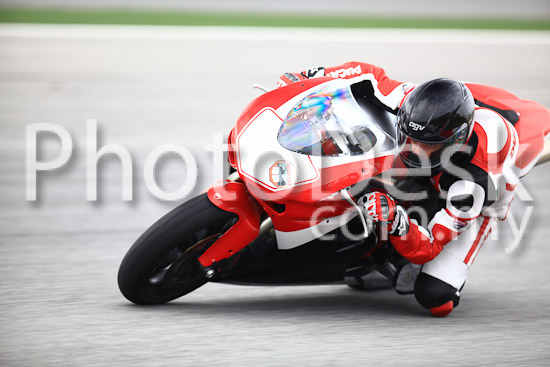 01_101030_00843_RevClub