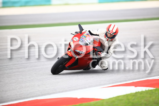 01_101030_00854_RevClub