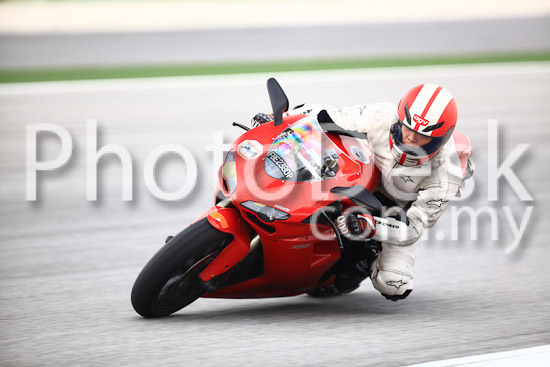 01_101030_00855_RevClub