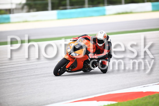 01_101030_00859_RevClub