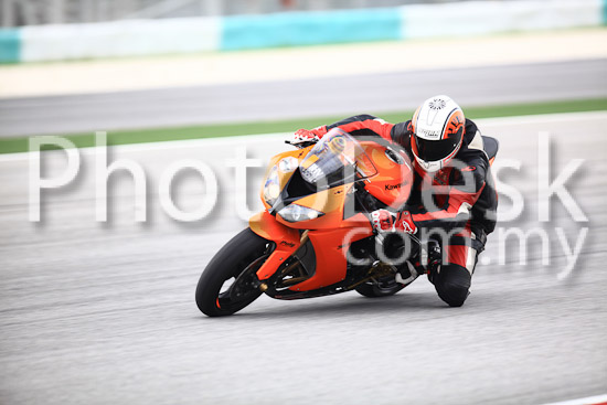 01_101030_00860_RevClub