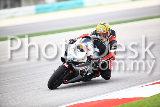 01_101030_00864_RevClub