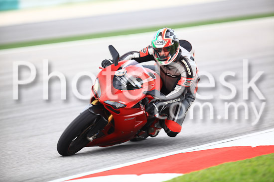 01_101030_00876_RevClub