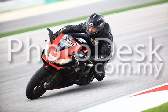 01_101030_00878_RevClub