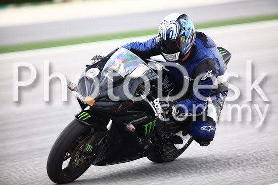 01_101030_00889_RevClub