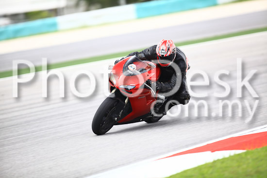 01_101030_00893_RevClub