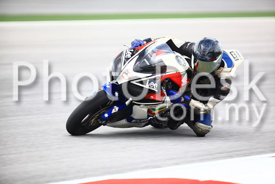 01_101030_00900_RevClub