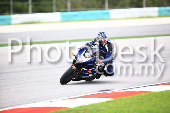 01_101030_00907_RevClub