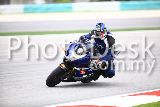 01_101030_00908_RevClub