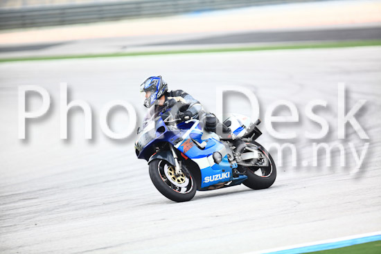 01_101030_00910_RevClub