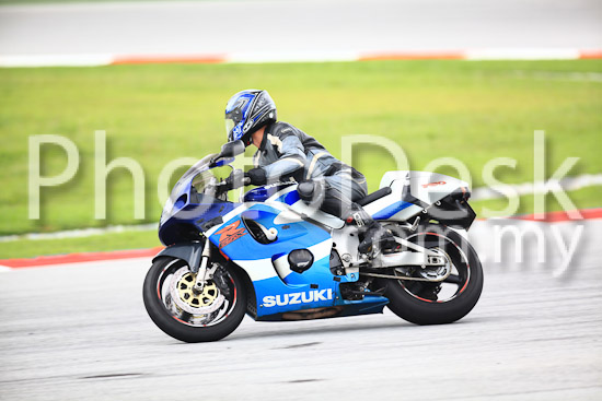 01_101030_00911_RevClub