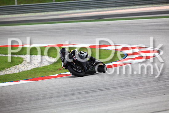 01_101030_00913_RevClub