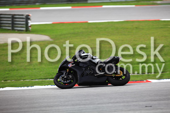 01_101030_00914_RevClub