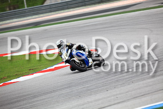 01_101030_00916_RevClub