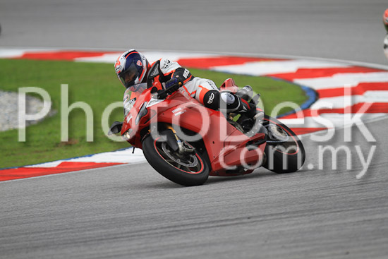 01_101030_00919_RevClub