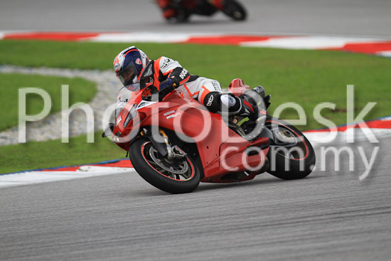 01_101030_00920_RevClub