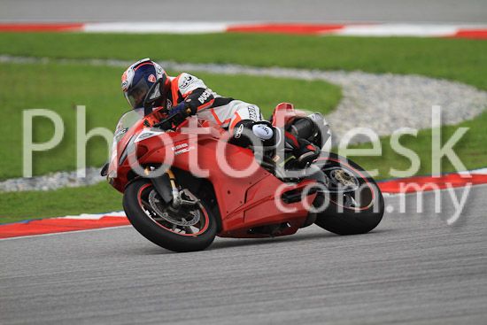 01_101030_00921_RevClub