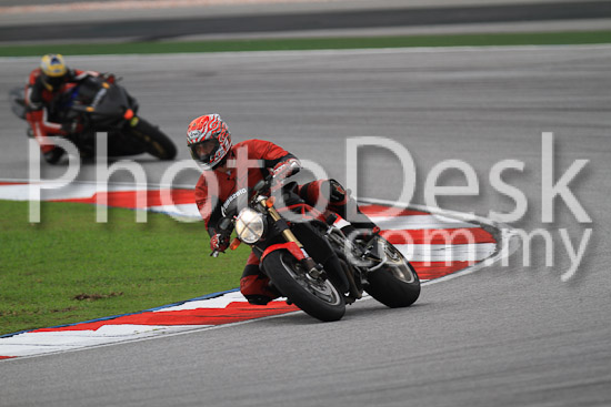 01_101030_00922_RevClub