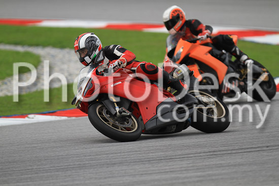 01_101030_00927_RevClub