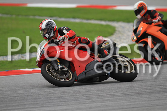 01_101030_00928_RevClub