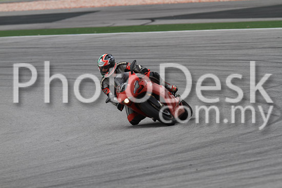 01_101030_00930_RevClub