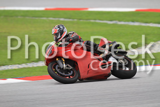 01_101030_00932_RevClub