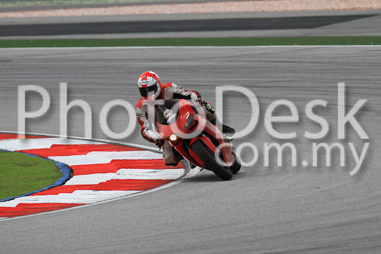 01_101030_00934_RevClub